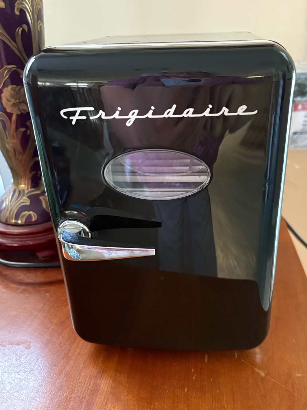 FRIGIDAIRE Compact Mini Fridge Black SEE DESCRIPTION